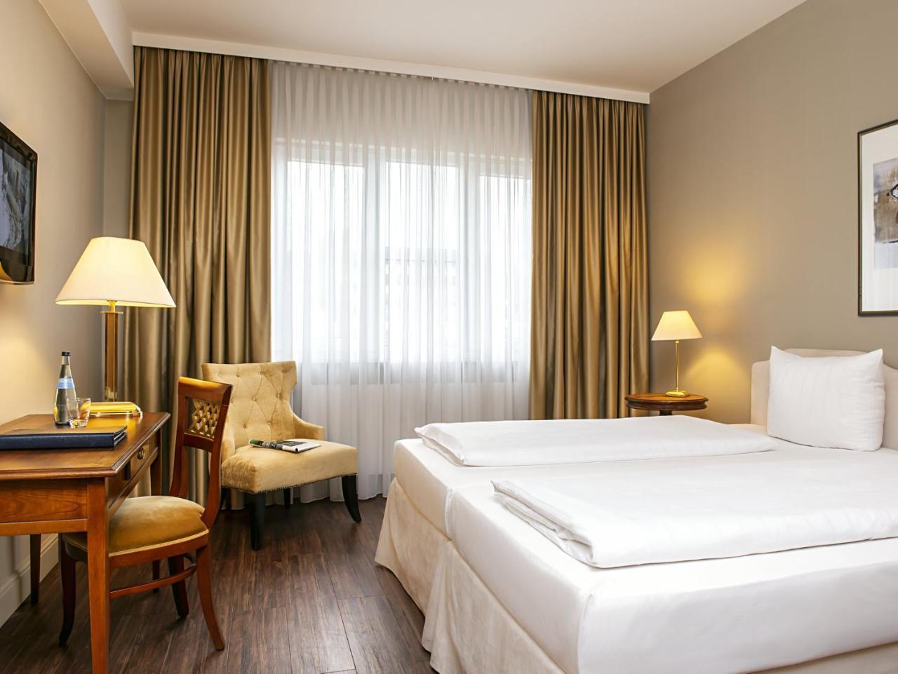 Victor'S Residenz-Hotel Saarlouis Esterno foto